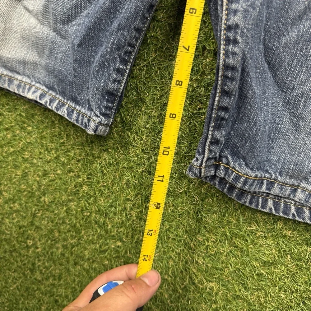 Levis shop confidence